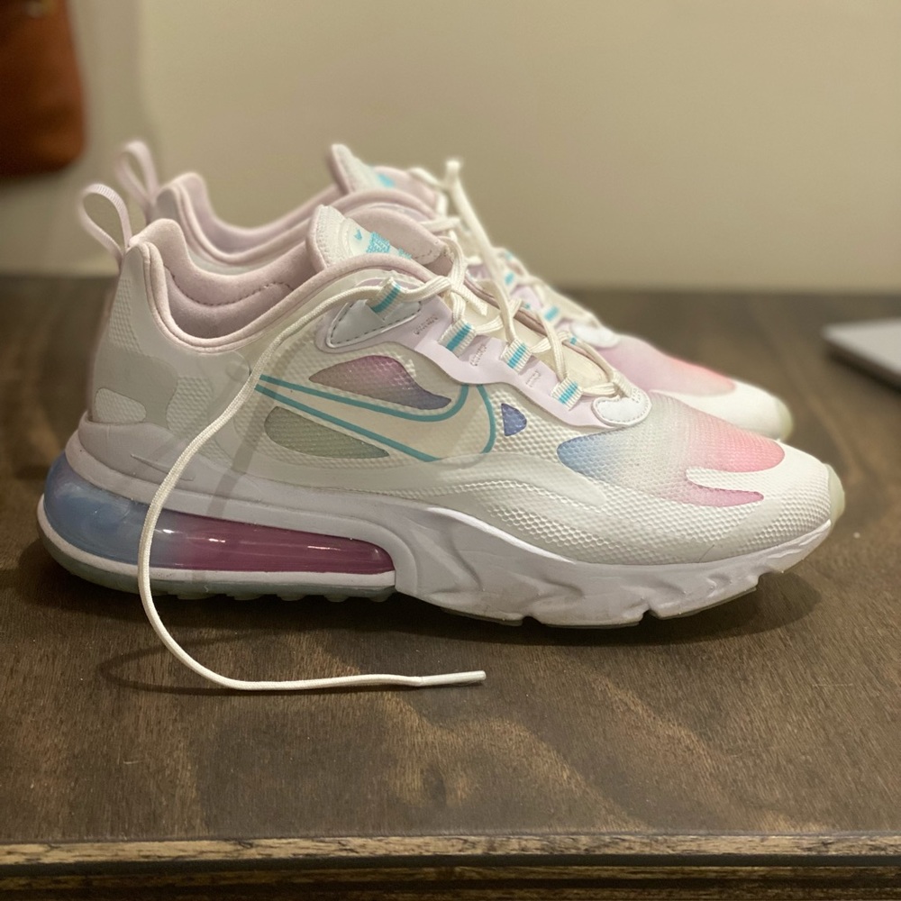 Woman’s Nike Sneakers Size 8